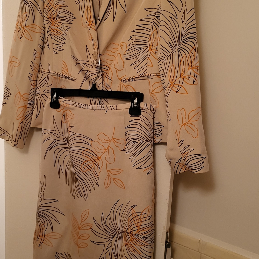 Grace Dane Lewis silk set blazer & Skirt size 4